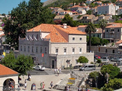 Kliko për të parë imezhin me permasa të plota